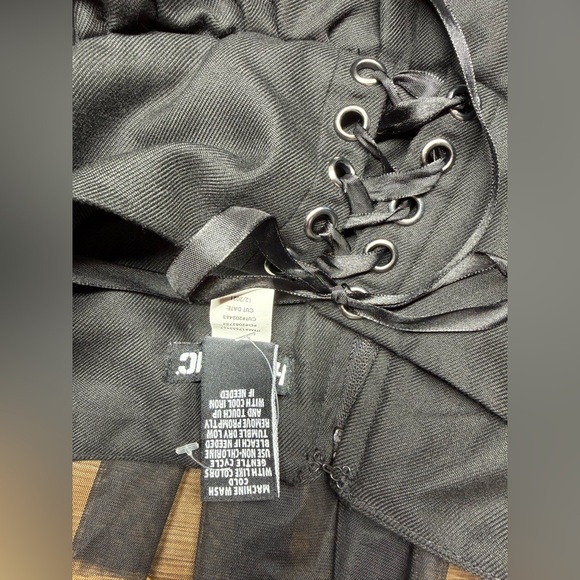 Hot Topic Black Tiered Tutu Skirt - so cute with lace up accent - size small - Picture 8 of 9